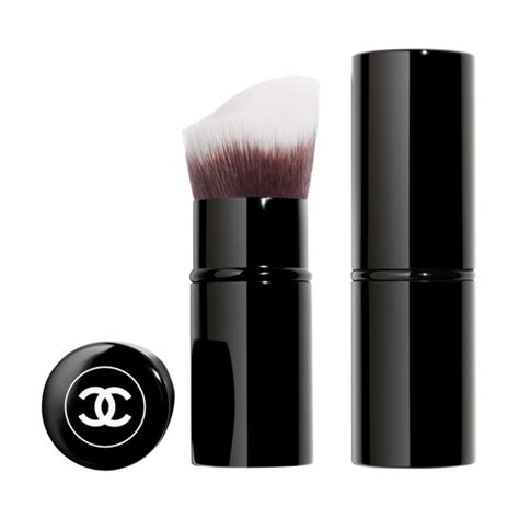 les pinceaux De Chanel foundation